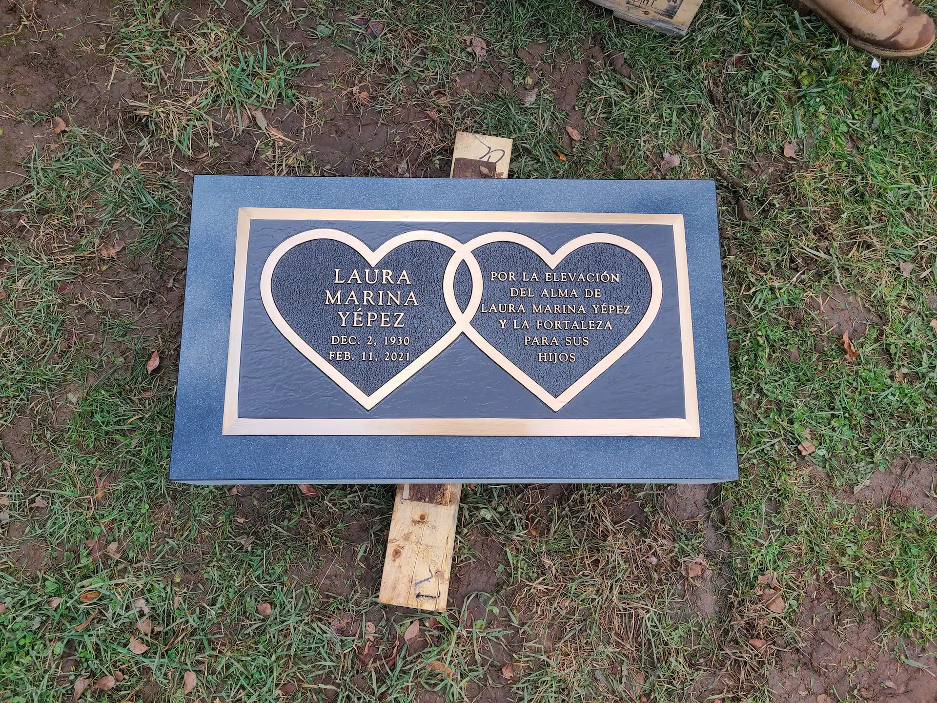 Bronze Burial Plaque hand-carved by Burial Plaque Shop in NJ — image 5