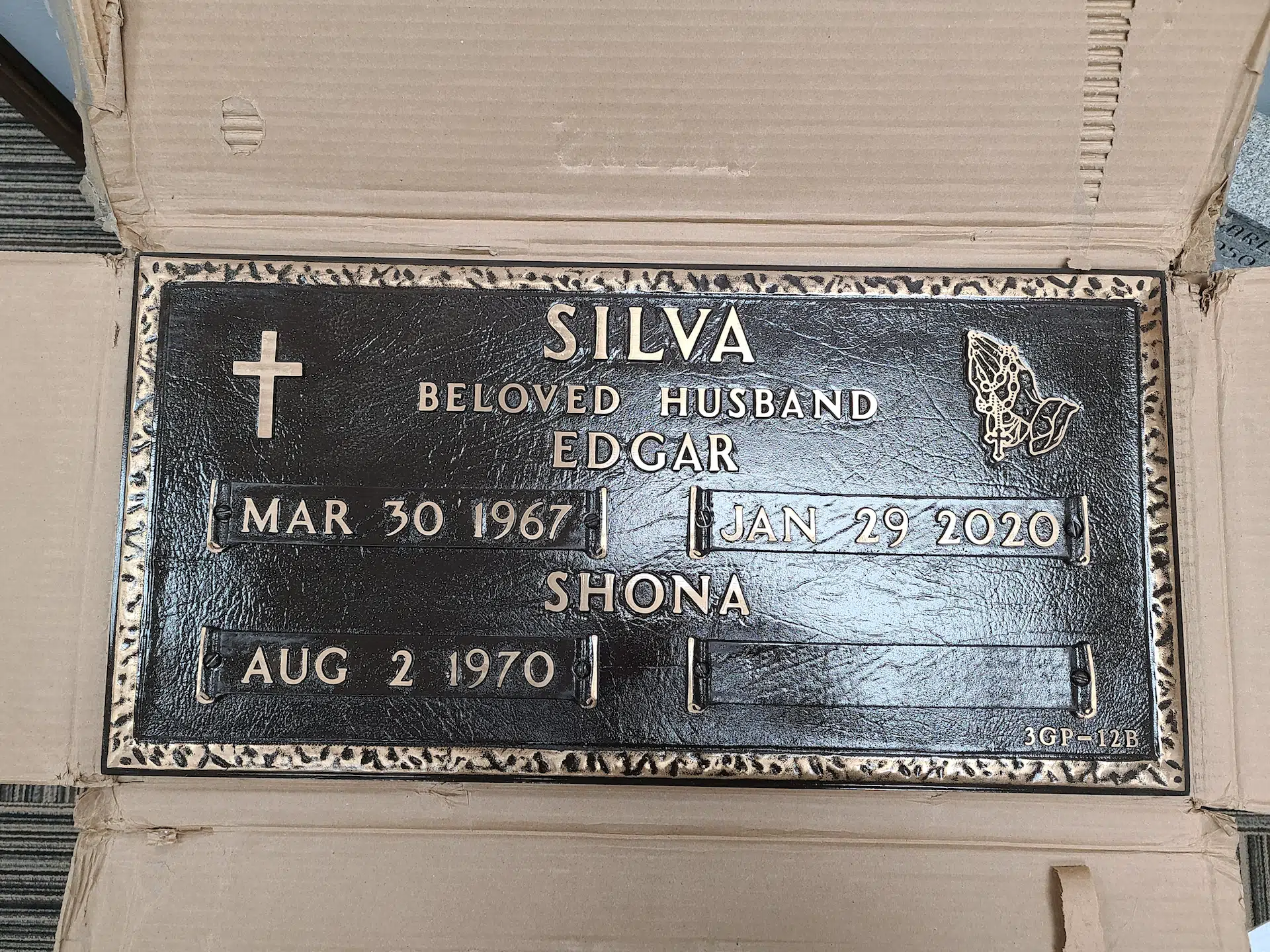 Bronze Burial Plaque hand-carved by Burial Plaque Shop in NJ — image 9